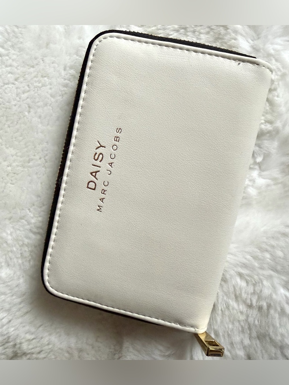 Marc Jacobs Daisy Small Ivory Zip Wallet with Gold Accent